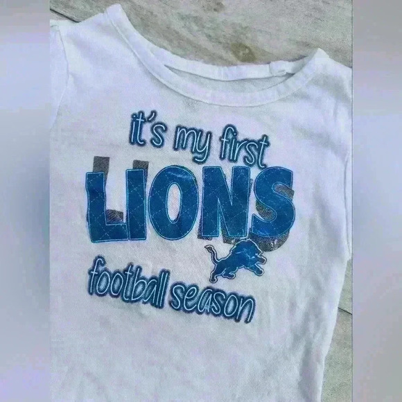 Lions NFL Team Apparel Girls Toddler My First Football Season Graphic T-shirt 2T - Picture 2 of 4